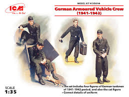 ICM35614 - German Armoured Vehicle Crew 1941-19424 figures and cat