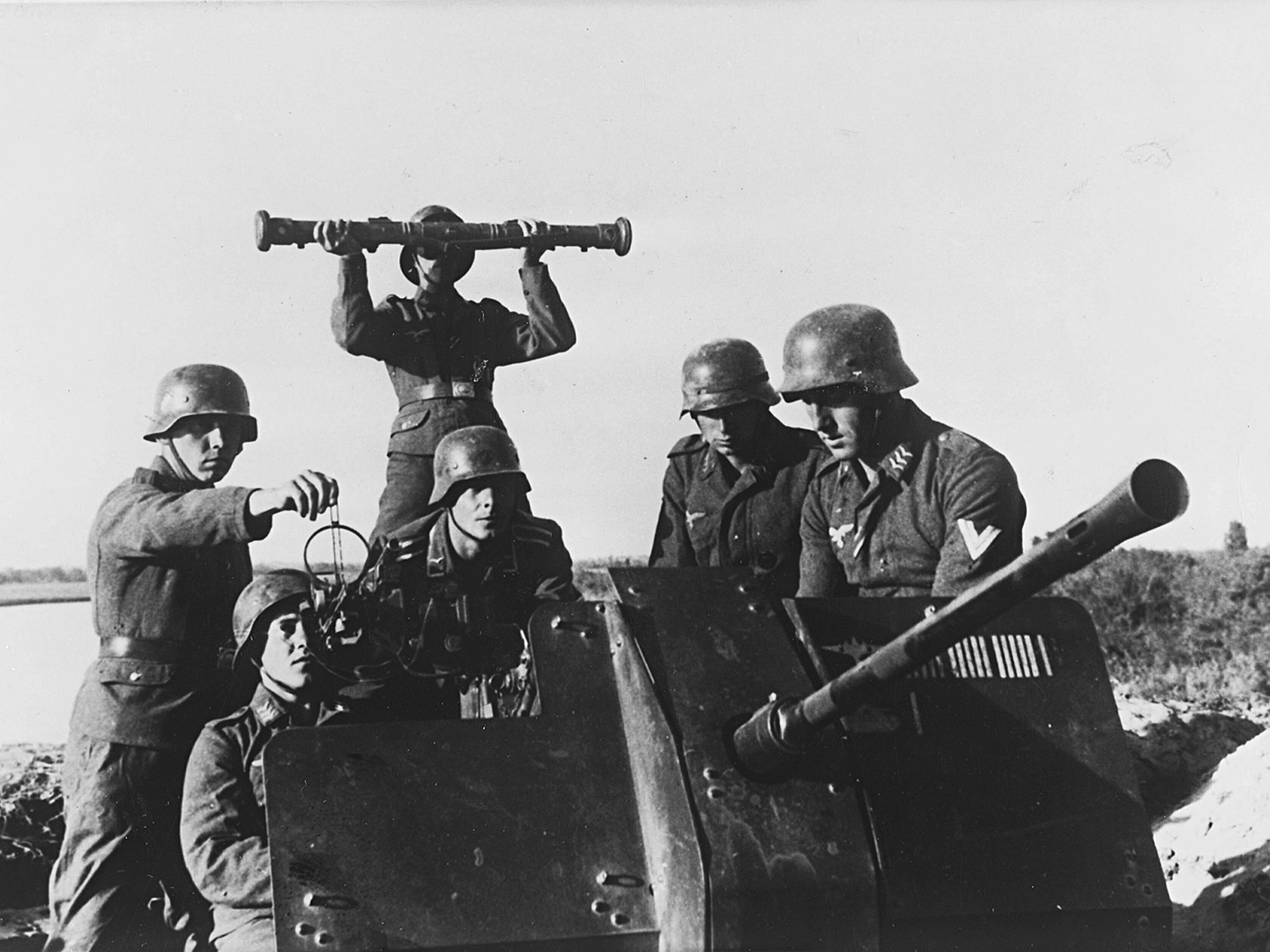 ICM35718 - Flak 38 with Crew