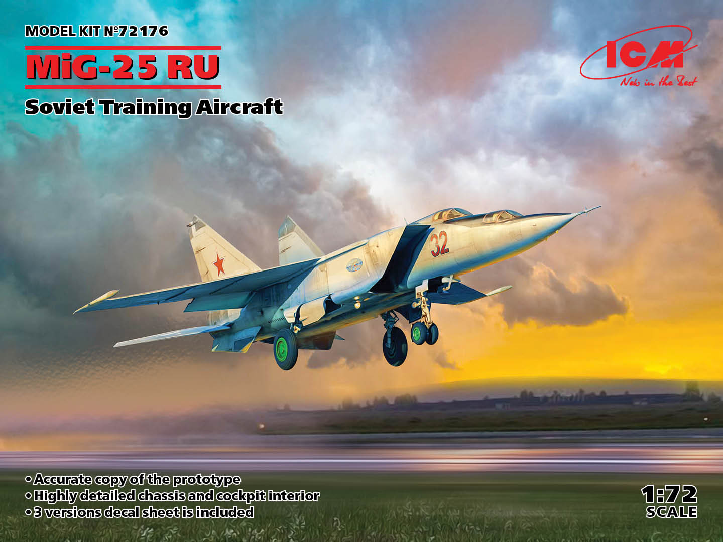 ICM72176 - MiG-25 RU Soviet Training Aircraft